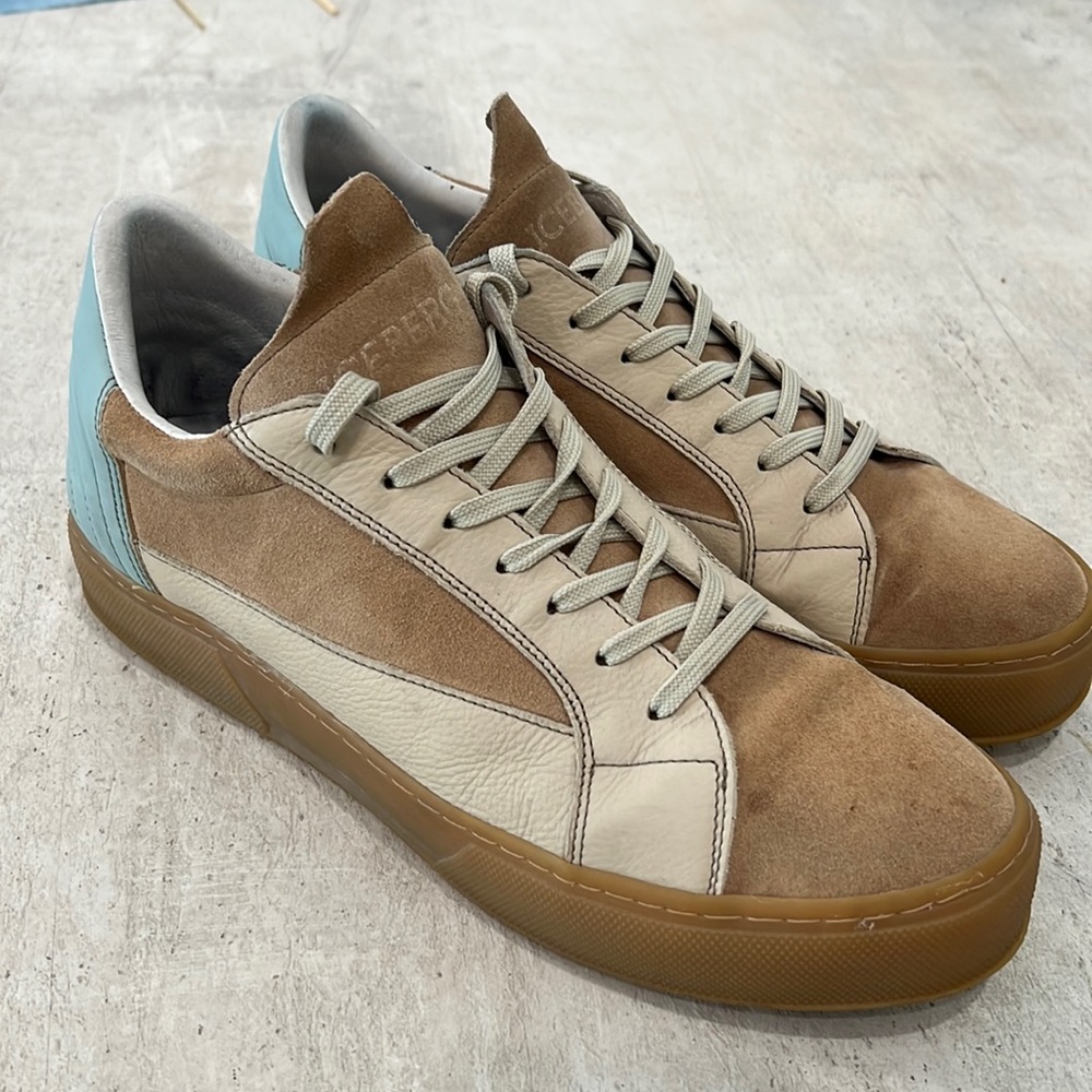 Iceberg mens suede two-tone sneakers. Size 42 wears like US 9.5. Like new.